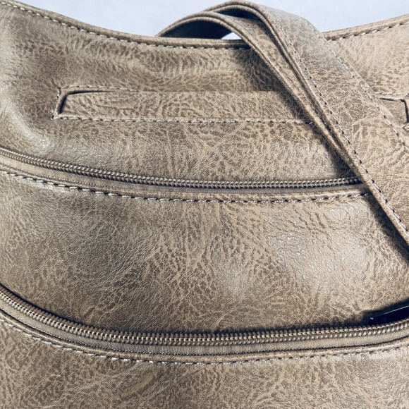 Sam & Hadley Gray Faux Leather Hobo Bag Zipper Quilted Accent Large Size - Picture 2 of 10